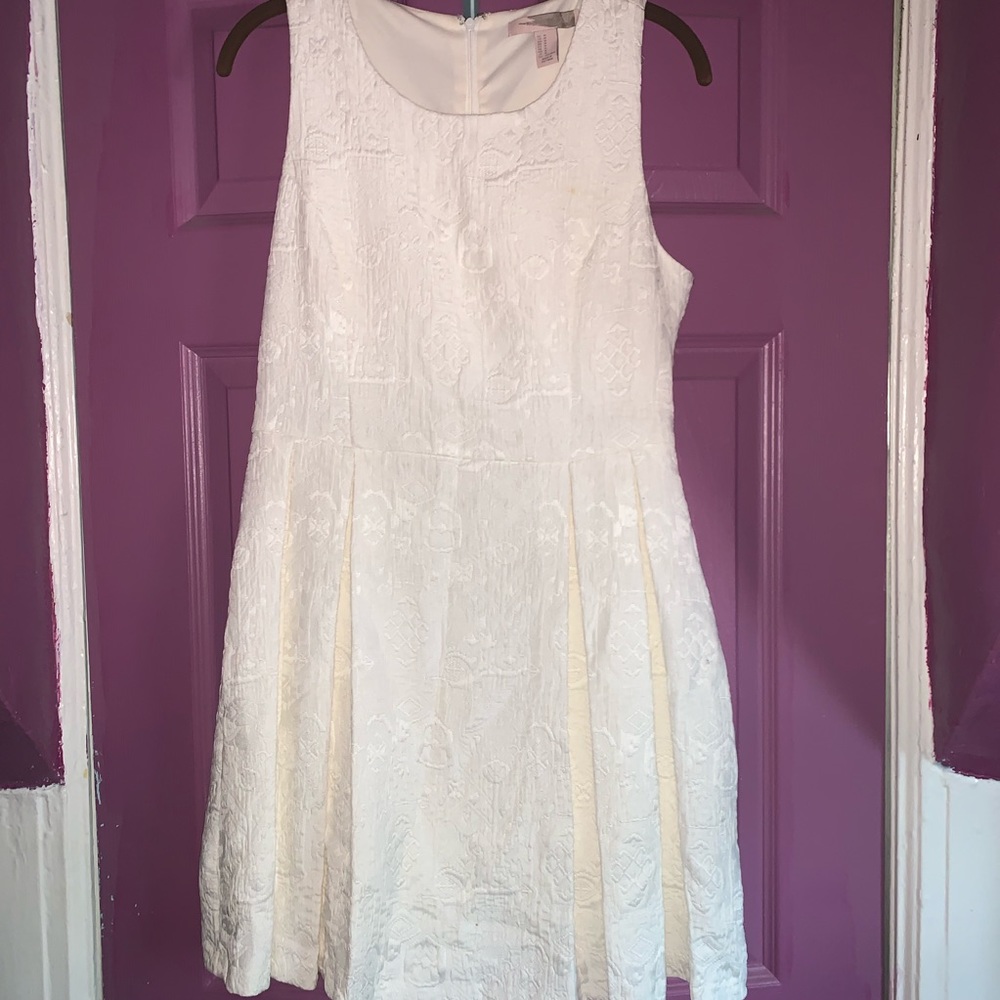 💚F21 Floral Embellished White Dress